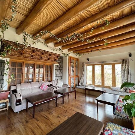 Heschuk Guest House 레 외부 사진