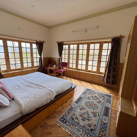 Heschuk Guest House 레 외부 사진