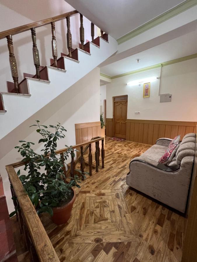 Heschuk Guest House 레 외부 사진