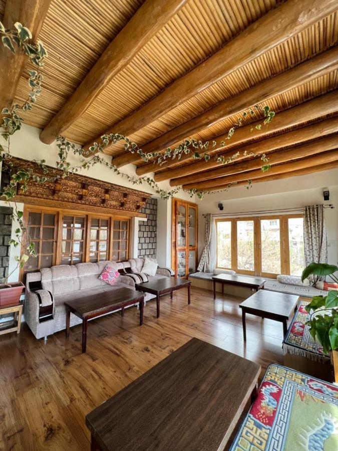 Heschuk Guest House 레 외부 사진