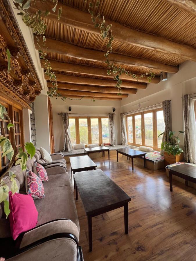 Heschuk Guest House 레 외부 사진