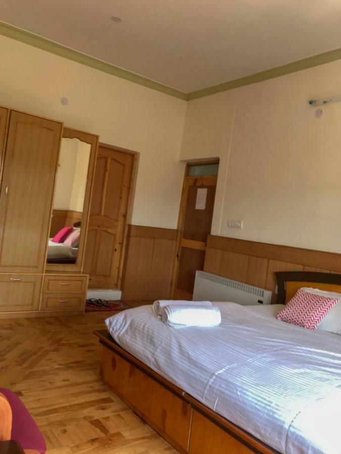 Heschuk Guest House 레 외부 사진