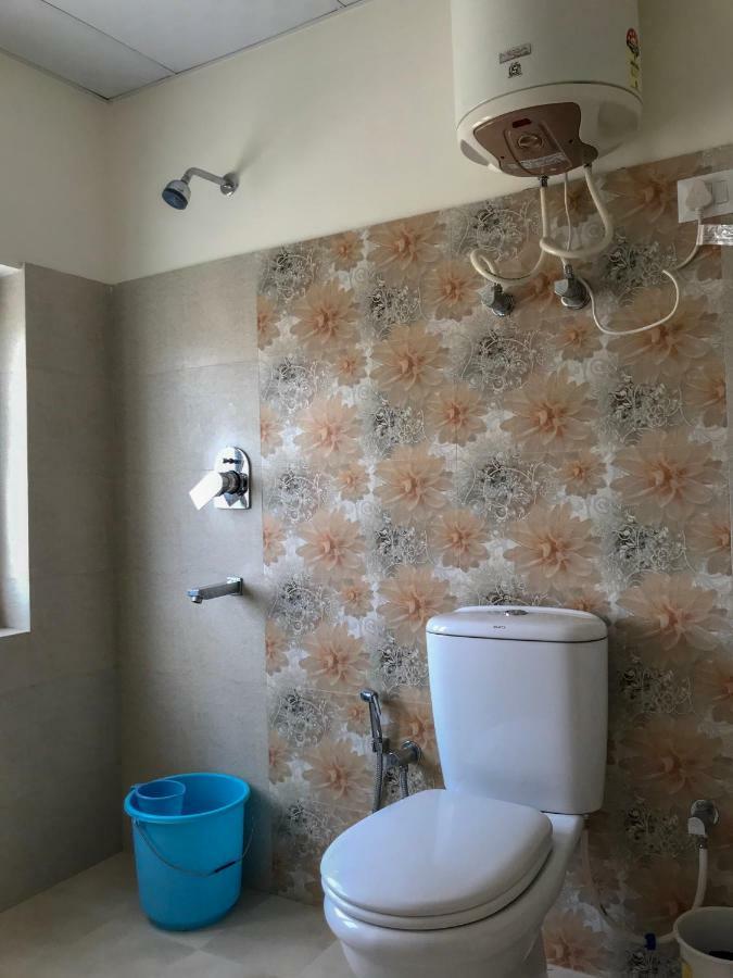 Heschuk Guest House 레 외부 사진