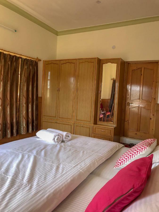 Heschuk Guest House 레 외부 사진